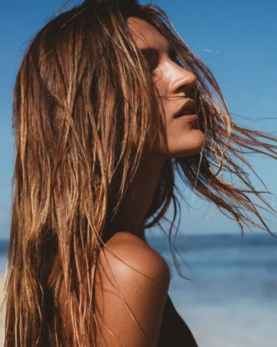 ¿Cómo reparar el cabello tras el verano?