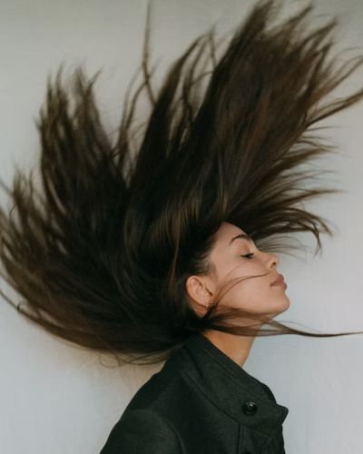 Qué factores pueden alterar el ciclo de crecimiento del cabello