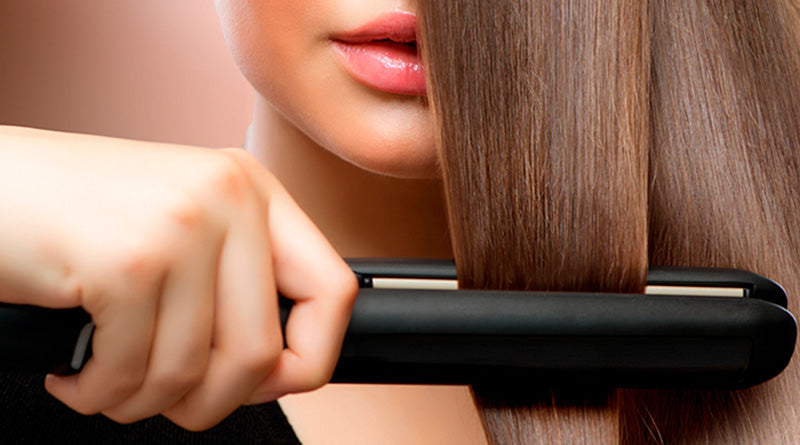 ¿Cómo afecta al cabello el uso frecuente de planchas de alisado?